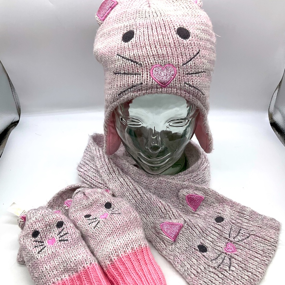 A CHILDRENS PLACE GIRLS KITTY BEANIE WITH MATCHING SCARF AND GLOVES